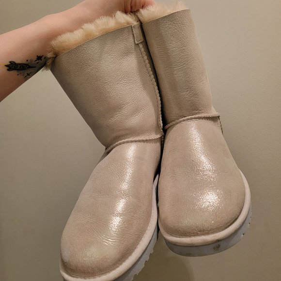 Size 7 Women's Wedding Bailey Bow Uggs - Picture 1 of 5